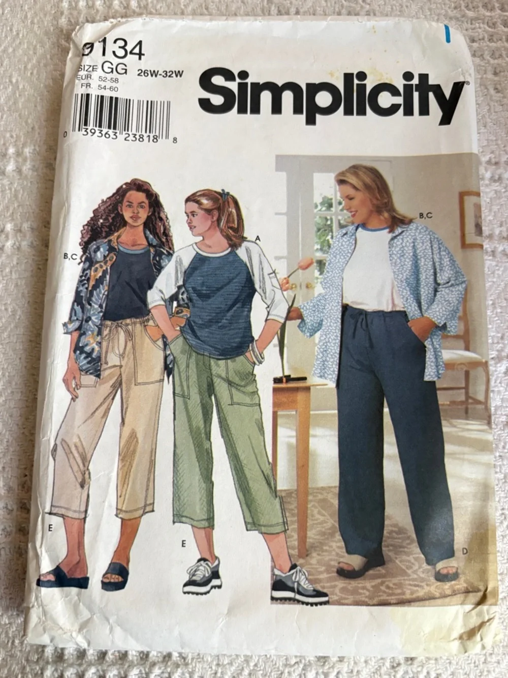 Simplicity Pattern 9134 GG for Women’s Shirt, Pants, and Knit Top